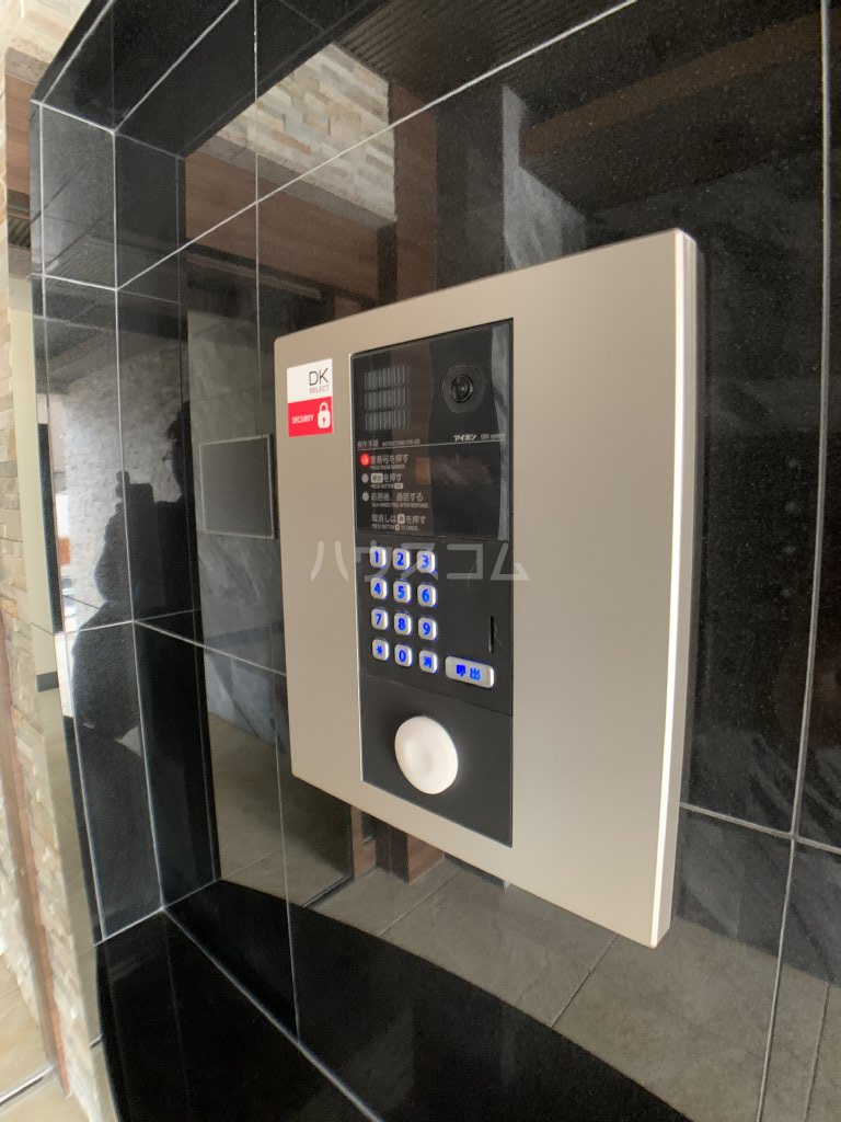 28/30 エントランス