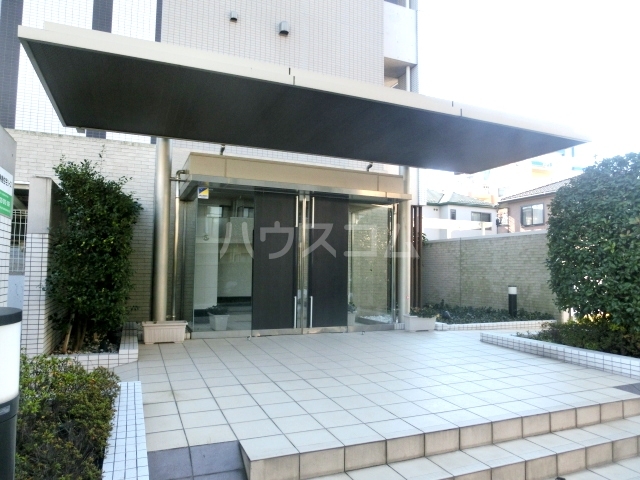 25/30 エントランス