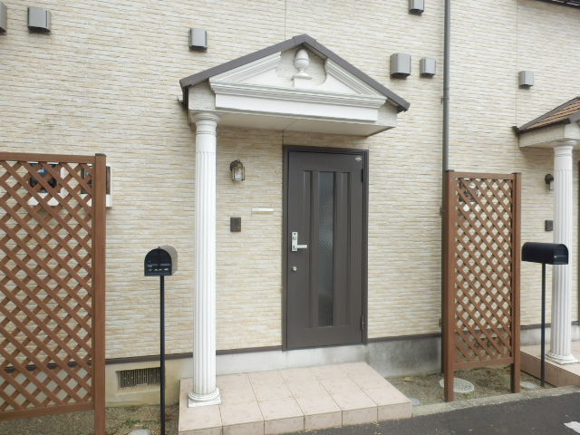 22/27 エントランス