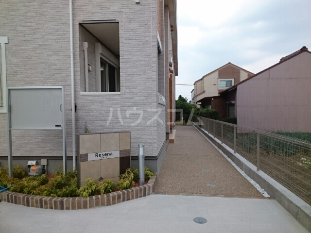 16/23 エントランス