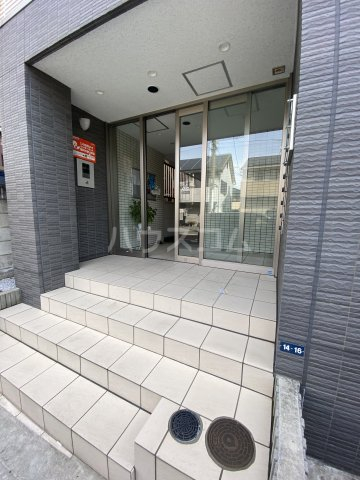 24/30 エントランス