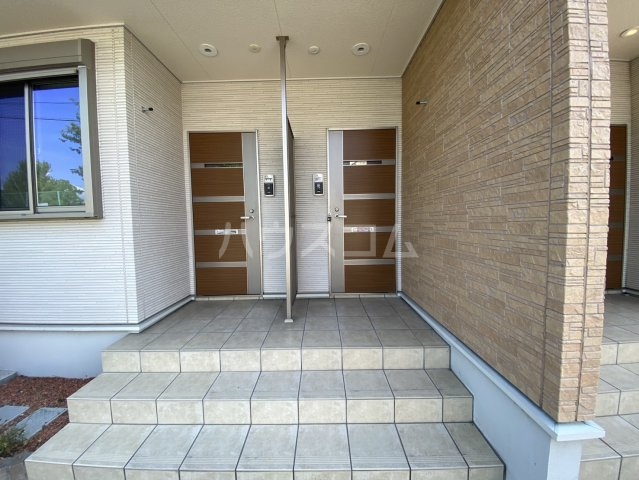 21/30 エントランス