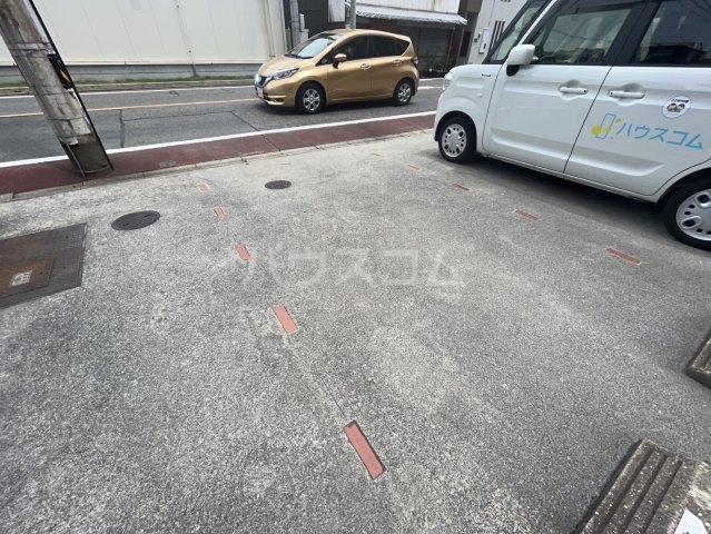 28/30 駐車場