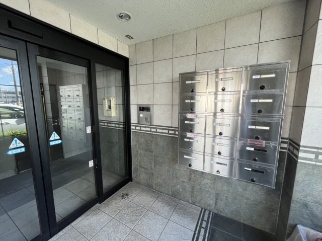 21/30 エントランス