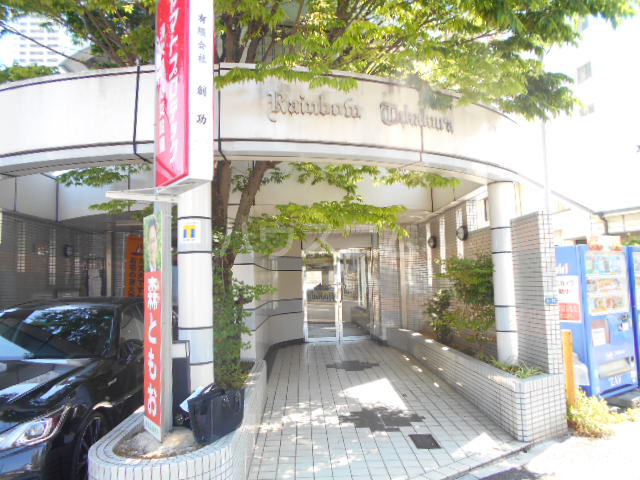 24/30 エントランス