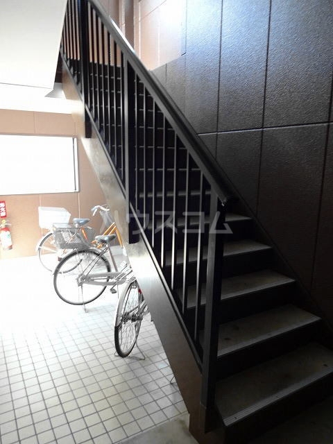 13/19 エントランス