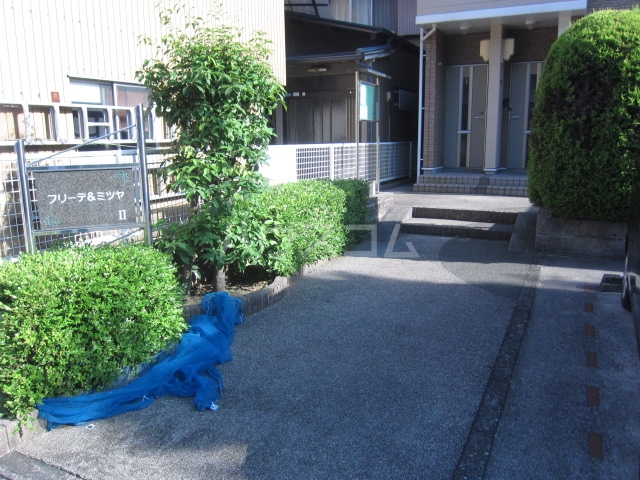 21/30 エントランス