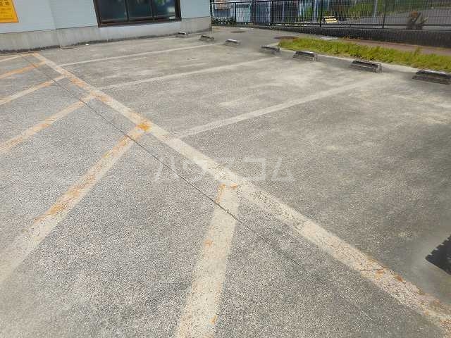 14/20 駐車場