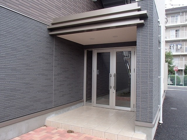 28/30 エントランス