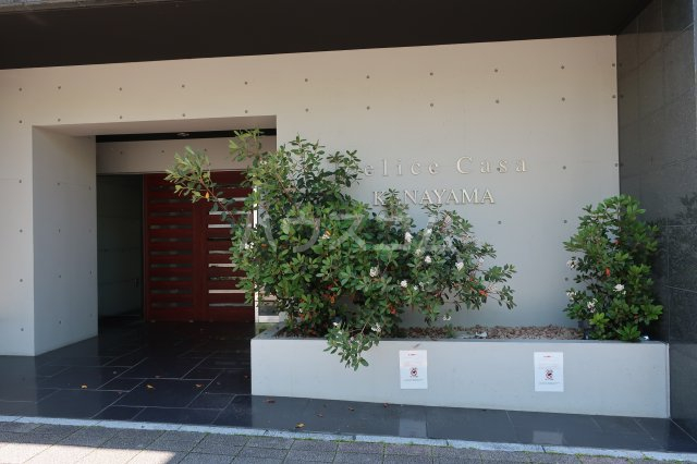 21/28 エントランス