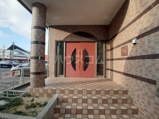 21/30 エントランス