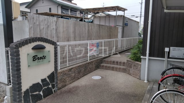 25/30 エントランス