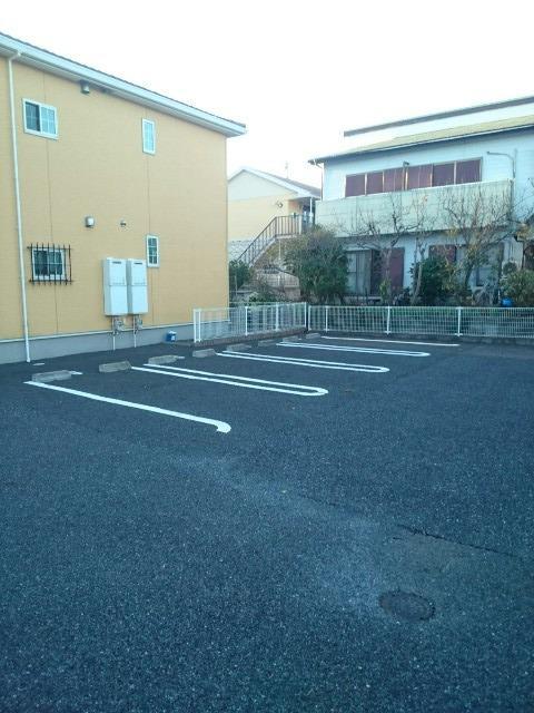 28/30 駐車場