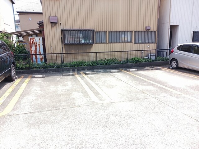 28/30 駐車場