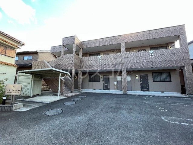 21/30 エントランス