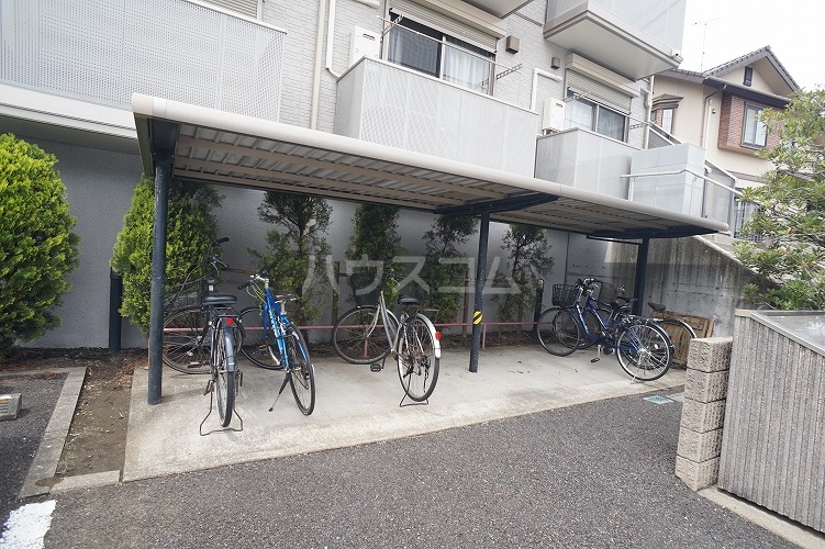16/17 駐車場