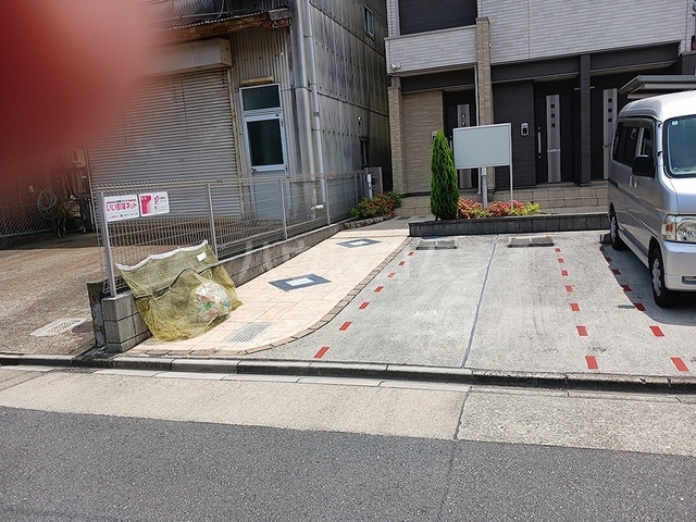 27/30 駐車場