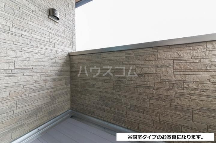 13/22 バルコニー