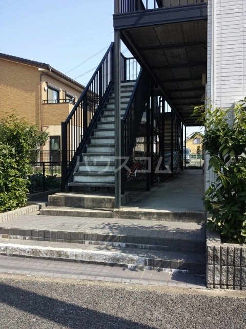 13/22 エントランス