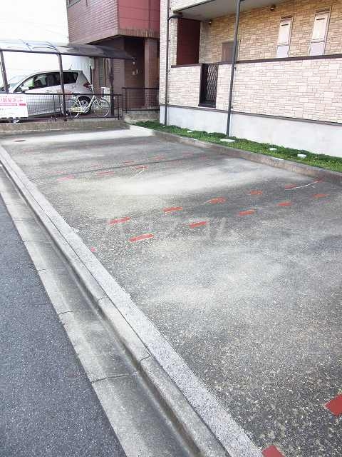 14/23 駐車場