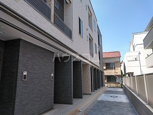 21/30 エントランス