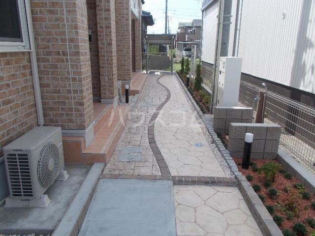 13/22 エントランス