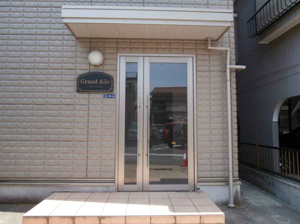 16/19 エントランス
