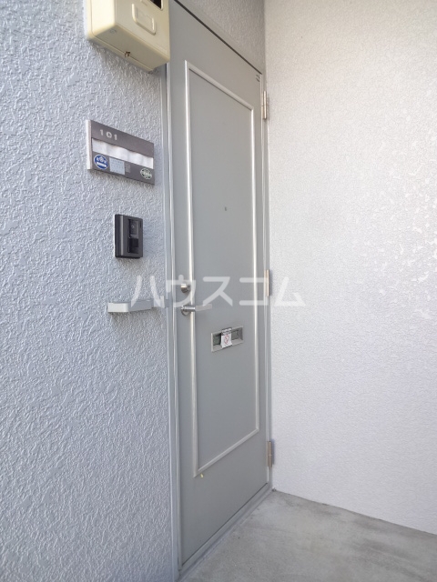 18/28 エントランス