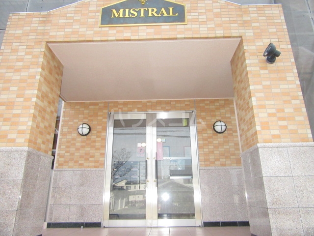 23/27 エントランス