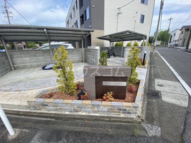 21/30 エントランス