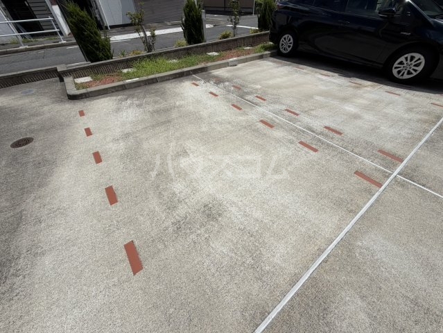 22/28 駐車場