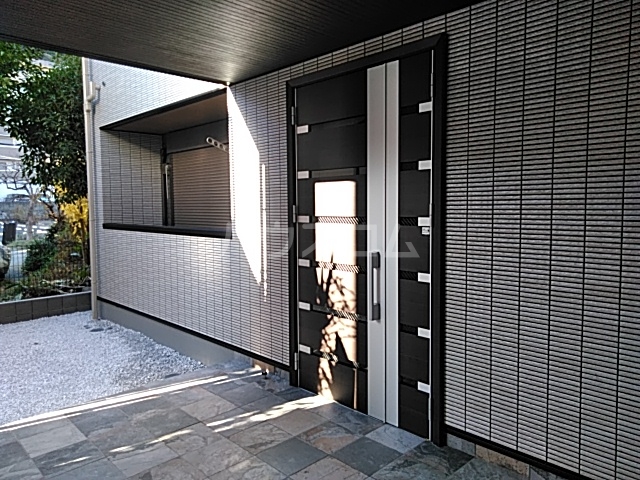 23/25 エントランス