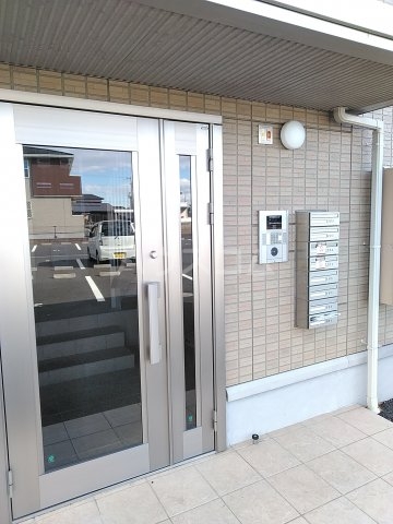 26/30 エントランス