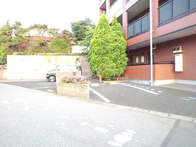 23/30 駐車場