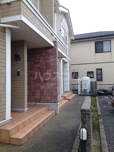 24/30 エントランス