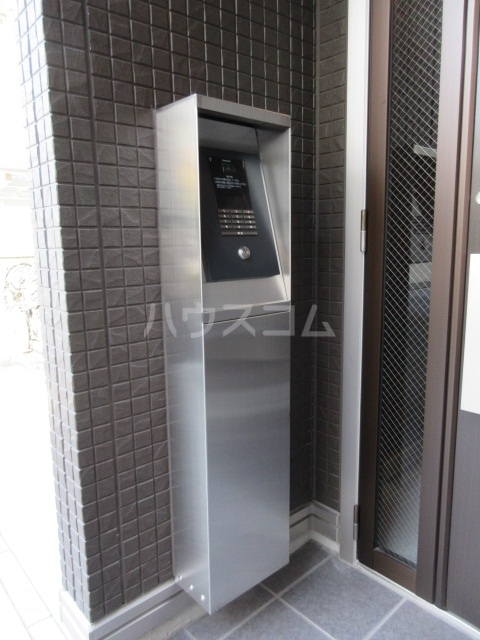 19/27 エントランス