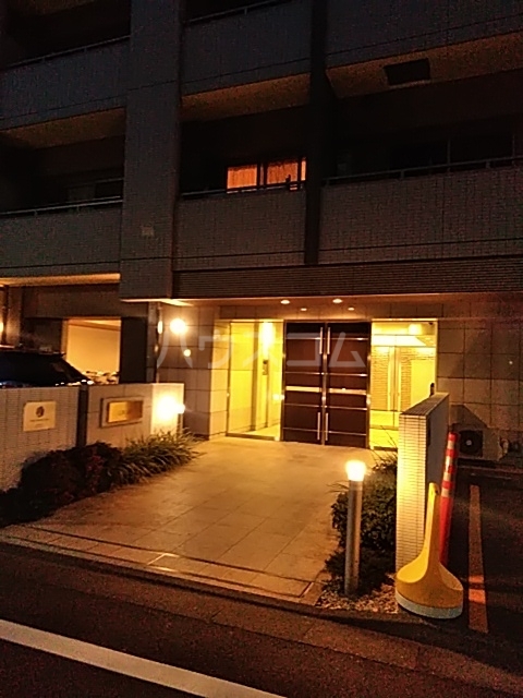 26/30 エントランス