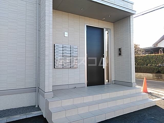 28/30 エントランス