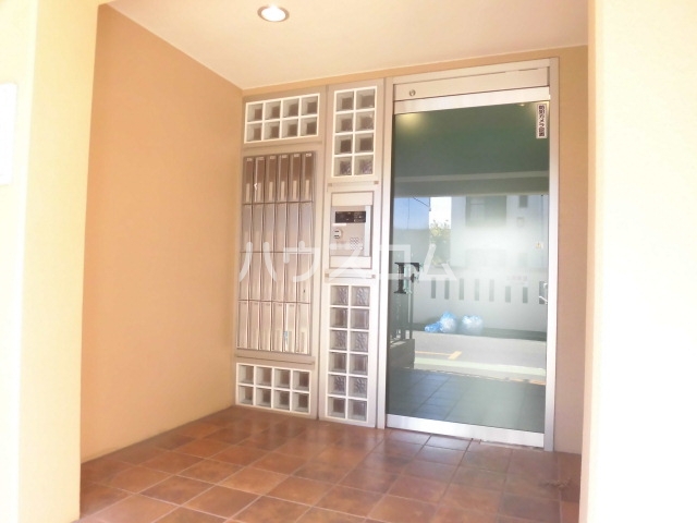 28/30 エントランス