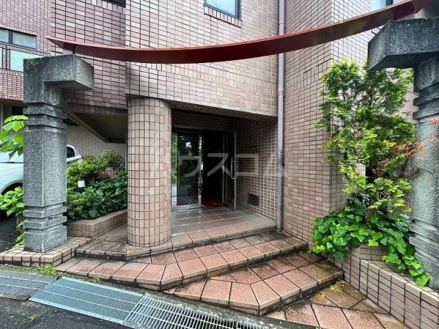 16/21 エントランス