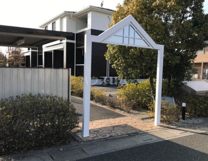 24/30 エントランス