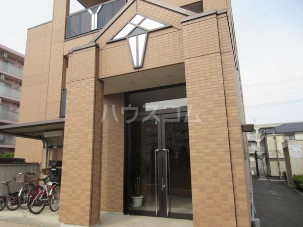 27/30 エントランス