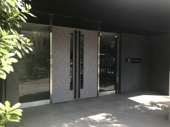 20/30 エントランス