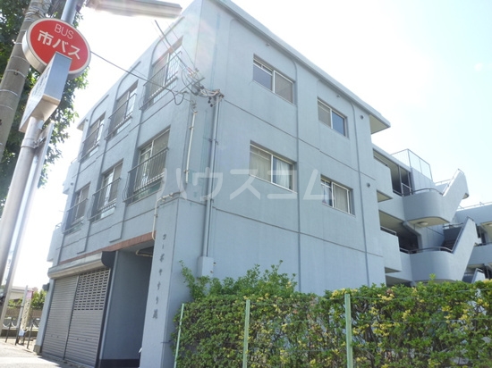 16/23 エントランス