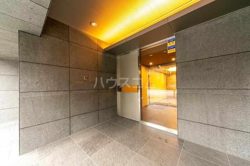 18/19 エントランス