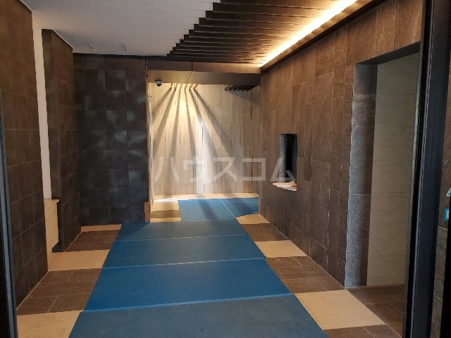 26/30 エントランス