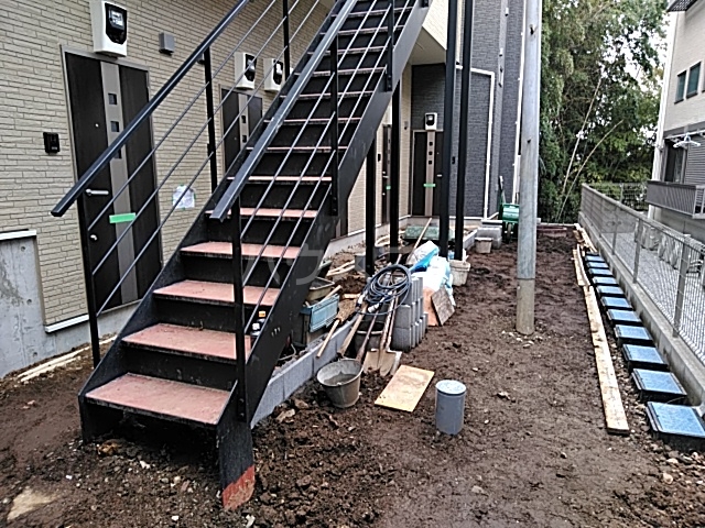 22/23 エントランス