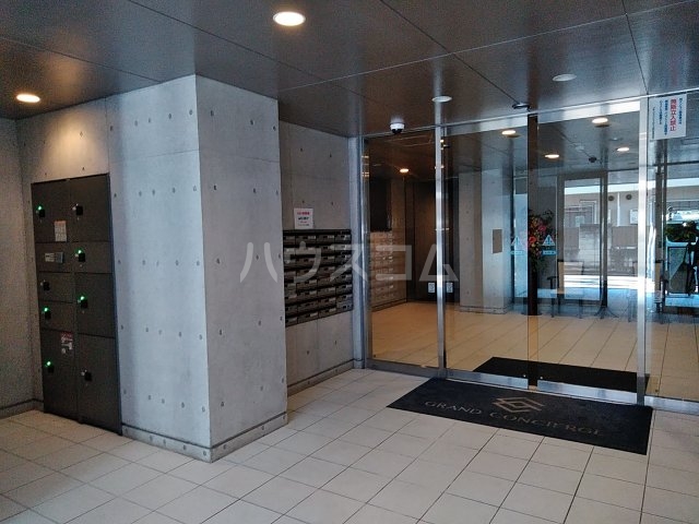 28/30 エントランス