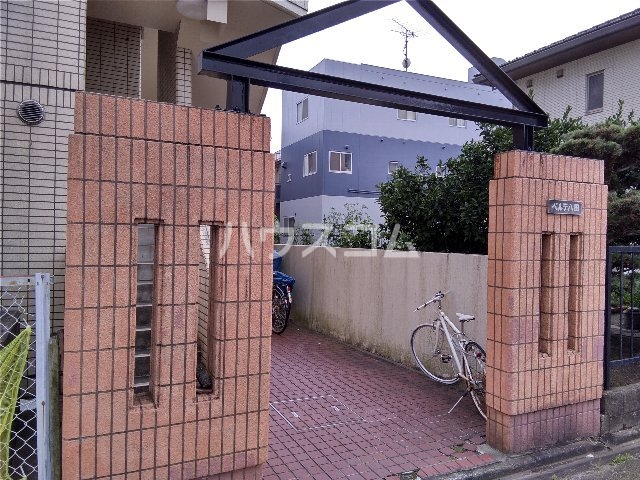 18/26 エントランス