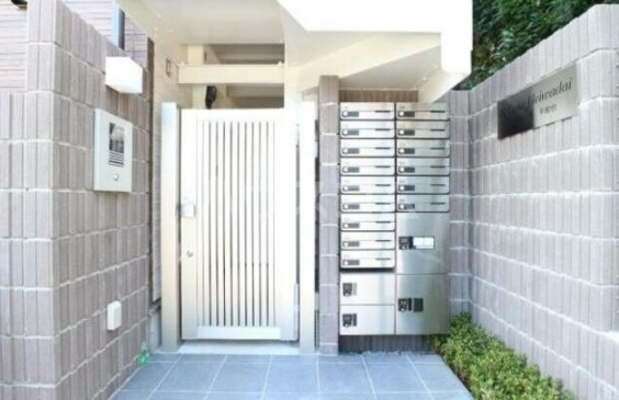 24/30 エントランス